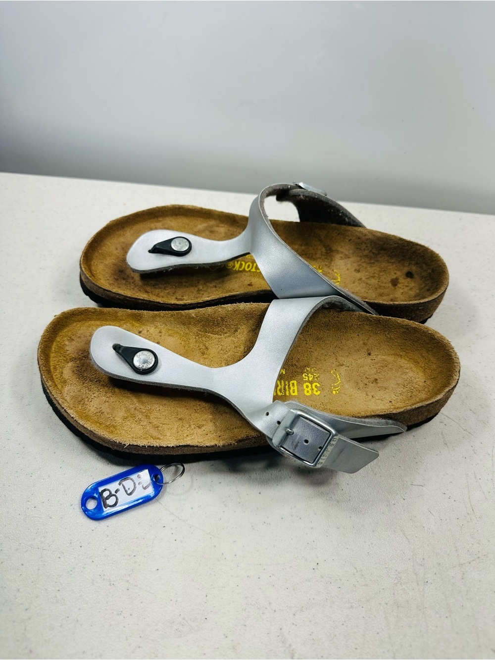 Birkenstock Women's 37/US 7Gizeh Flip-Flops Thong Sandals Silver Leather Nice! - Picture 1 of 6